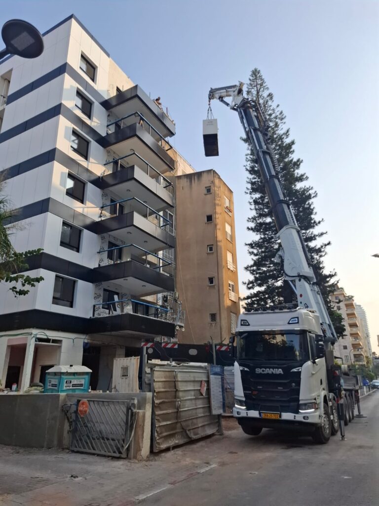 משאית מנוף 240 טון - ש.י.א הובלות ומסחר בע"מ