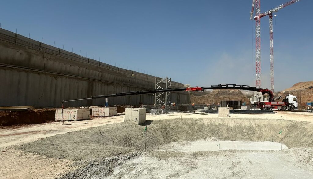 מנופים הידראוליים עד 400 טון 150מטר זרוע